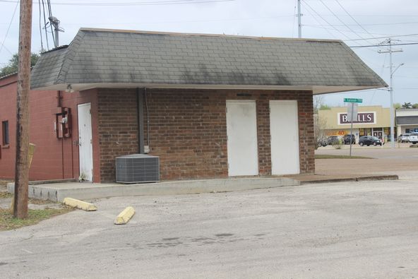 1108 N Esplanade St, Cuero, TX 77954